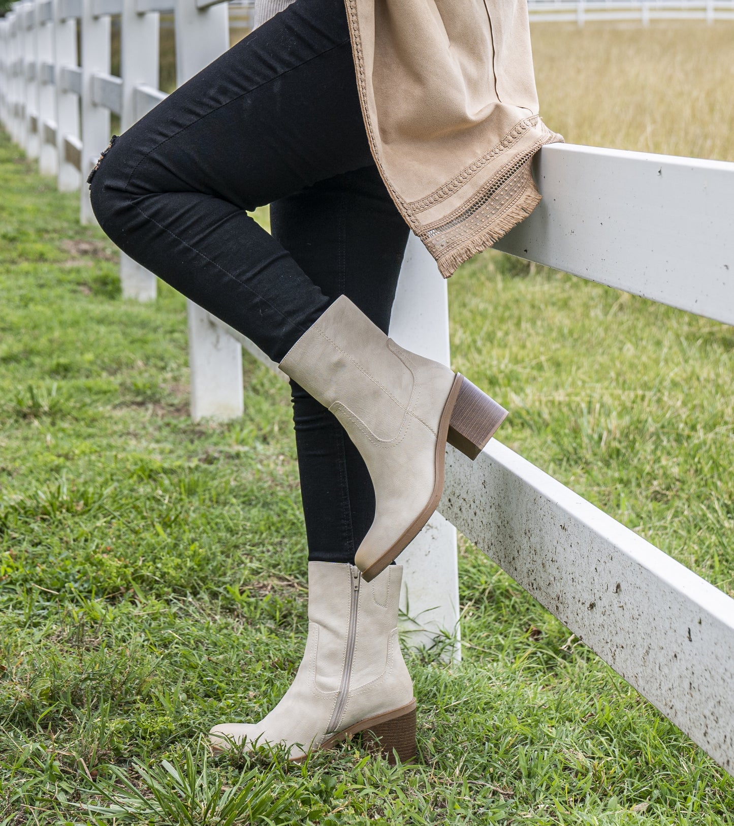 Mckenna Mid Calf Boot / Baretraps