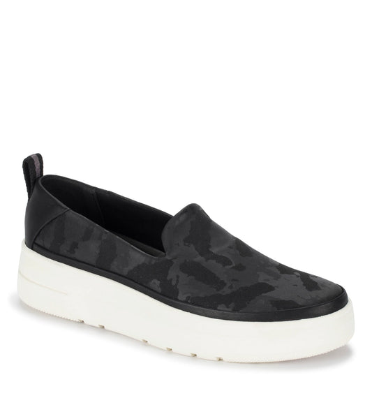 Nevin Slip On Sneaker / Baretraps