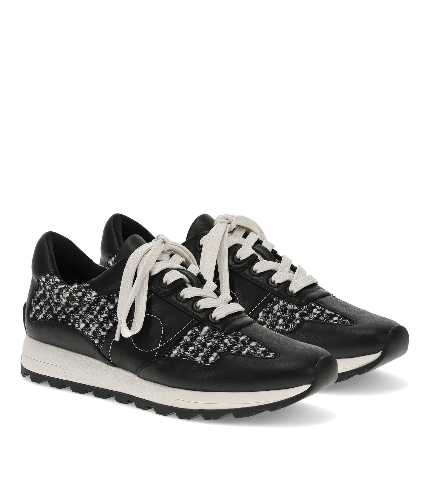 Gwenda Lace Up Sneaker / Baretraps