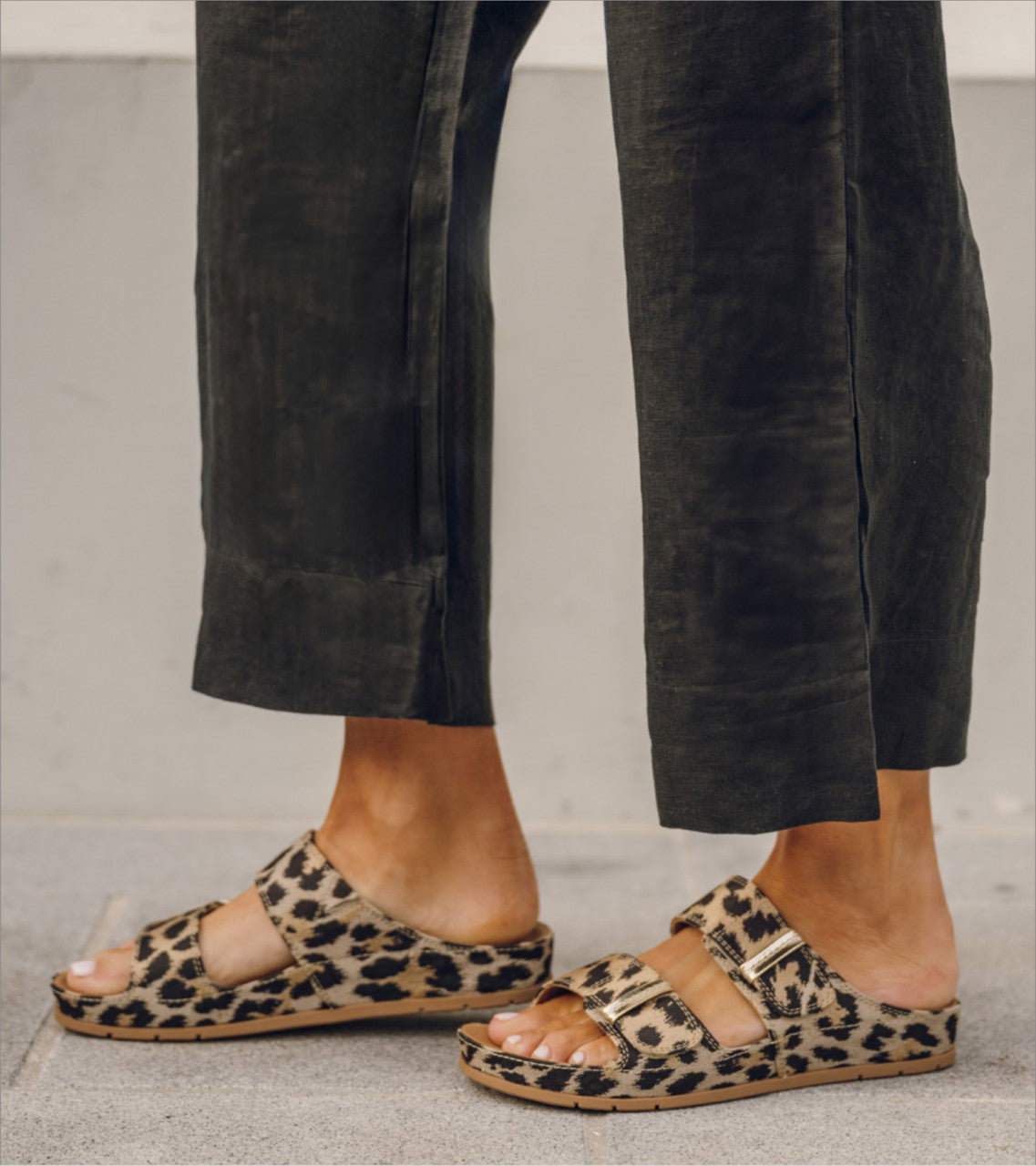 Wisteria Slide Sandal / Baretraps