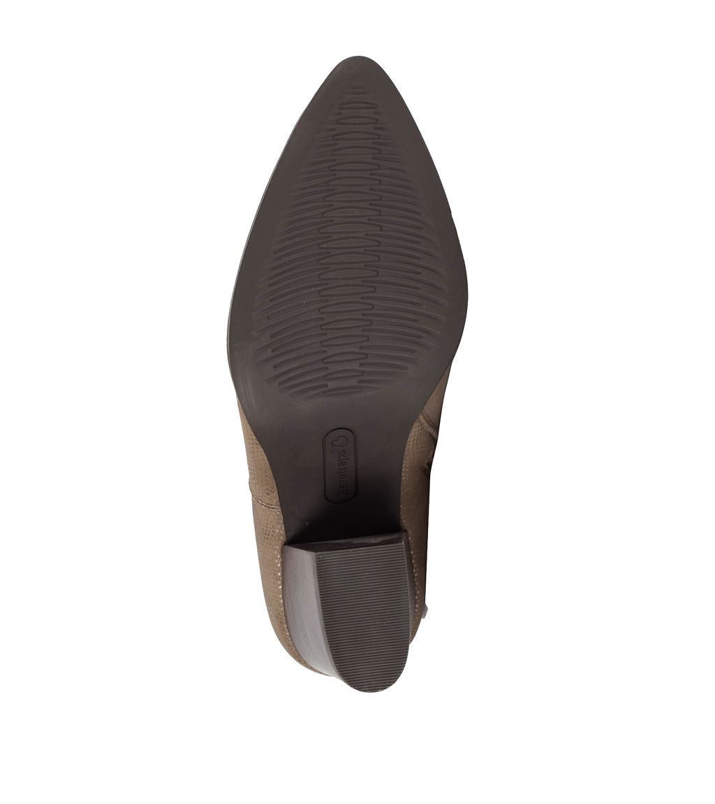 Yancee Bootie / Baretraps