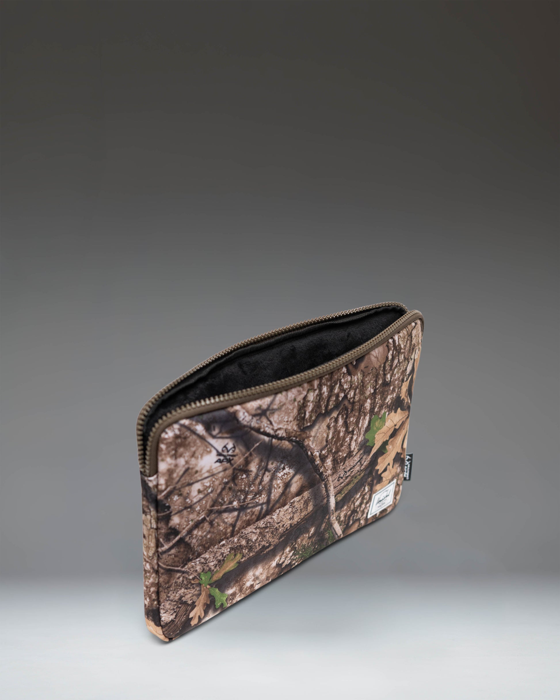 Herschel Realtree® Anchor 14 Inch Sleeve